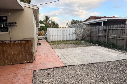 Villa ou maison à louer à Hollywood, Floride: 2 chambres, 85.47 m2 № 2040316 - photo 14