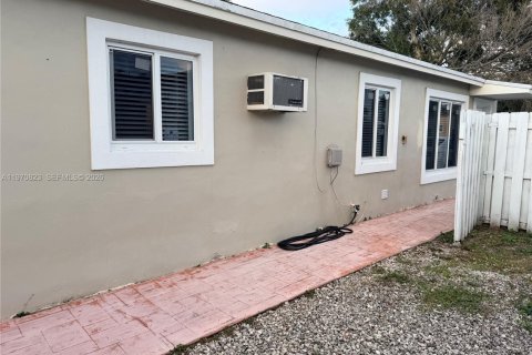 Villa ou maison à louer à Hollywood, Floride: 2 chambres, 85.47 m2 № 2040316 - photo 13