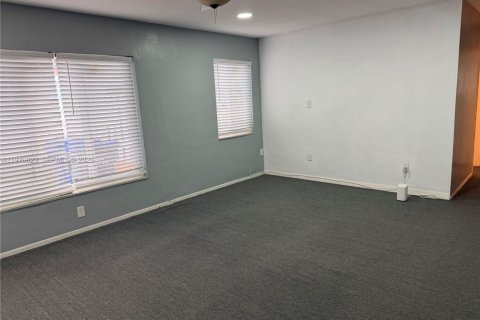 Villa ou maison à louer à Hollywood, Floride: 2 chambres, 85.47 m2 № 2040316 - photo 2