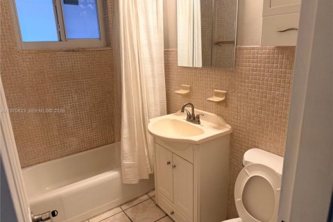 Villa ou maison à louer à Hollywood, Floride: 2 chambres, 85.47 m2 № 2040316 - photo 11