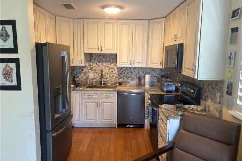 Casa en venta en Orlando, Florida, 4 dormitorios, 161.09 m2 № 1918028 - foto 12