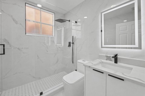 House in Miami, Florida 5 bedrooms, 288.28 sq.m. № 2026138 - photo 16