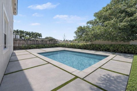 House in Miami, Florida 5 bedrooms, 288.28 sq.m. № 2026138 - photo 5