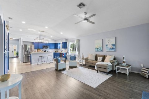 Villa ou maison à vendre à Land O' Lakes, Floride: 4 chambres, 191.75 m2 № 2411700 - photo 23