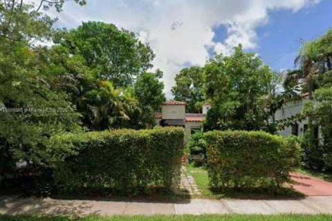 House in Coral Gables, Florida 3 bedrooms, 130.34 sq.m. № 1889945 - photo 10