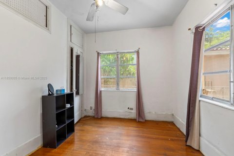 House in Coral Gables, Florida 3 bedrooms, 130.34 sq.m. № 1889945 - photo 8