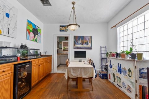 House in Coral Gables, Florida 3 bedrooms, 130.34 sq.m. № 1889945 - photo 2