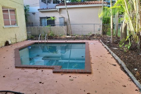 House in Coral Gables, Florida 3 bedrooms, 130.34 sq.m. № 1889945 - photo 9