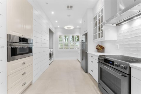 Condo in Fort Lauderdale, Florida, 3 bedrooms  № 2426652 - photo 11
