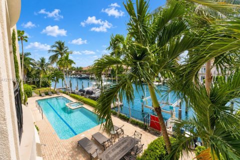 Condo in Fort Lauderdale, Florida, 3 bedrooms  № 2426652 - photo 19