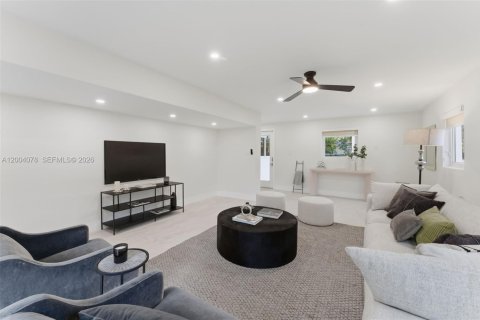 Villa ou maison à vendre à Pinecrest, Floride: 4 chambres № 2068917 - photo 3