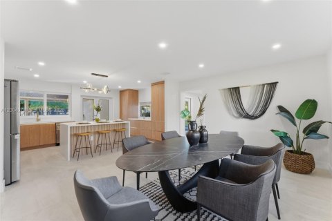 Villa ou maison à vendre à Pinecrest, Floride: 4 chambres № 2068917 - photo 5