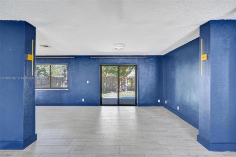 Villa ou maison à louer à North Lauderdale, Floride: 3 chambres, 160.44 m2 № 1949093 - photo 8
