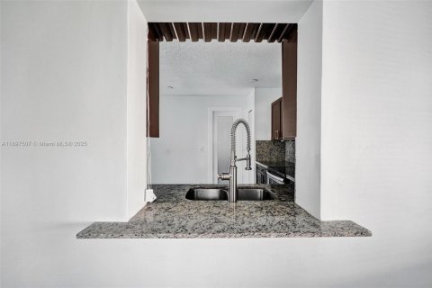 Villa ou maison à louer à North Lauderdale, Floride: 3 chambres, 160.44 m2 № 1949093 - photo 11