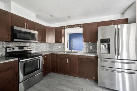 Villa ou maison à louer à North Lauderdale, Floride: 3 chambres, 160.44 m2 № 1949093 - photo 3