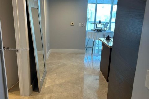 Купить кондоминиум в Майами, Флорида 2 спальни, 116.59м2, № 1799110 - фото 1