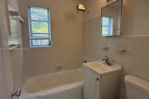 Снять в аренду кондоминиум в Корал-Гейблс, Флорида 2 спальни, 316.98м2, № 1973495 - фото 5