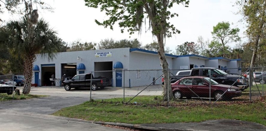 Immobilier commercial à Sanford, Floride 1012.45 m2 № 2233891