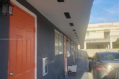 Immobilier commercial à vendre à Miami, Floride: 233.28 m2 № 1892190 - photo 2