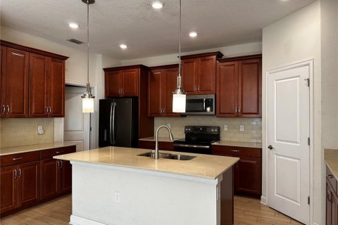 House in Orlando, Florida 4 bedrooms, 198.44 sq.m. № 1913978 - photo 7