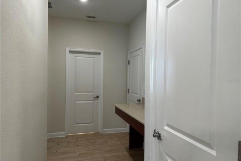 House in Orlando, Florida 4 bedrooms, 198.44 sq.m. № 1913978 - photo 9