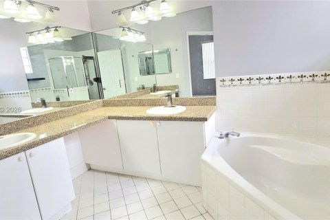 Villa ou maison à vendre à Cutler Bay, Floride: 3 chambres, 130.25 m2 № 2270641 - photo 13