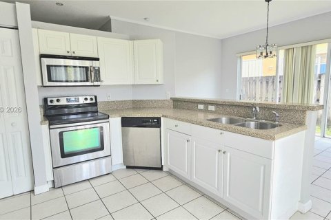 Villa ou maison à vendre à Cutler Bay, Floride: 3 chambres, 130.25 m2 № 2270641 - photo 7