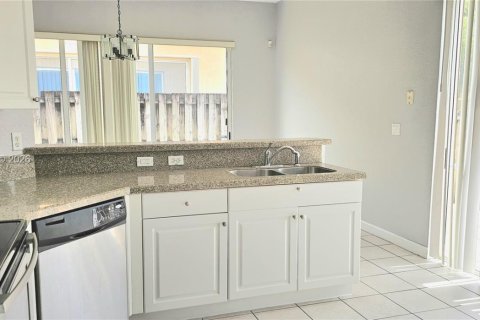 Villa ou maison à vendre à Cutler Bay, Floride: 3 chambres, 130.25 m2 № 2270641 - photo 6