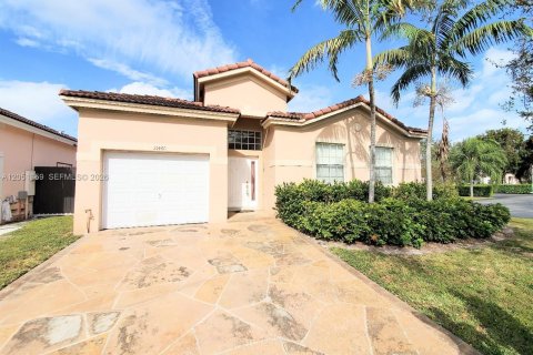 Villa ou maison à vendre à Cutler Bay, Floride: 3 chambres, 130.25 m2 № 2270641 - photo 21