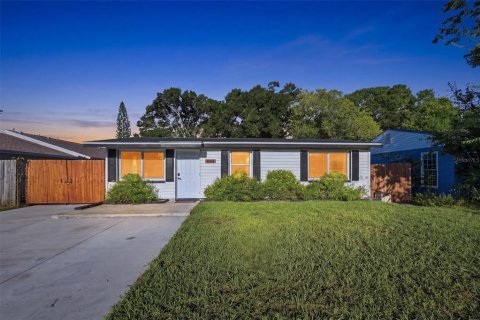 House in Largo, Florida 3 bedrooms, 80.27 sq.m. № 2369736