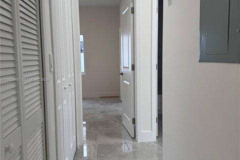 Villa ou maison à louer à Miami, Floride: 2 chambres № 2008071 - photo 10