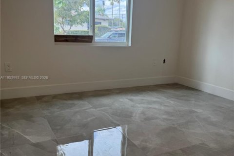 Villa ou maison à louer à Miami, Floride: 2 chambres № 2008071 - photo 9