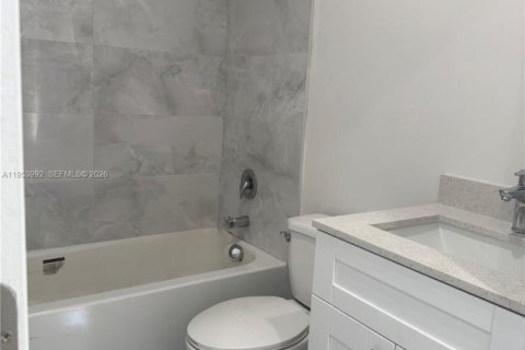 Villa ou maison à louer à Miami, Floride: 2 chambres № 2008071 - photo 6