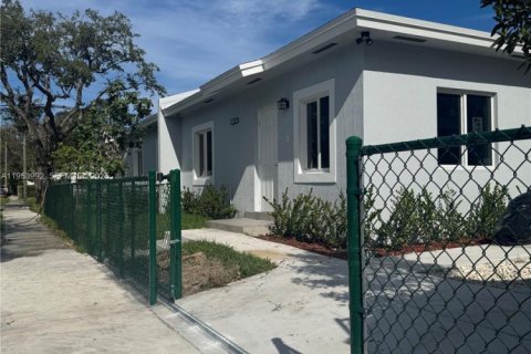 Villa ou maison à louer à Miami, Floride: 2 chambres № 2008071 - photo 11