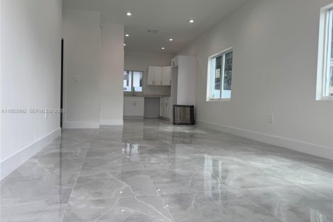 Villa ou maison à louer à Miami, Floride: 2 chambres № 2008071 - photo 3