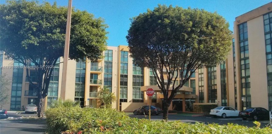 Condo in Miami, Florida, 2 bedrooms  № 1731644