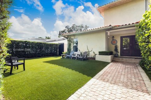 Villa ou maison à vendre à Miami, Floride: 5 chambres, 374.67 m2 № 2004769 - photo 11