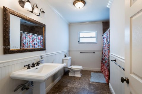 Villa ou maison à vendre à Miami, Floride: 5 chambres, 374.67 m2 № 2004769 - photo 27