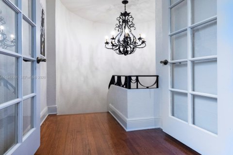 Villa ou maison à vendre à Miami, Floride: 5 chambres, 374.67 m2 № 2004769 - photo 21