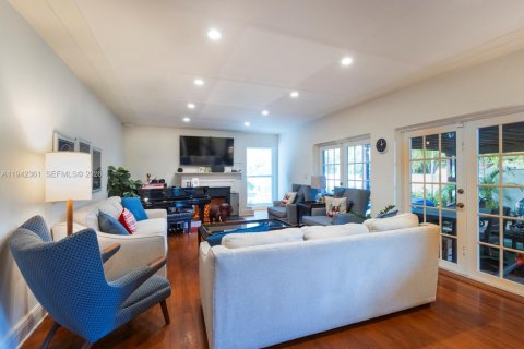 Villa ou maison à vendre à Miami, Floride: 5 chambres, 374.67 m2 № 2004769 - photo 13