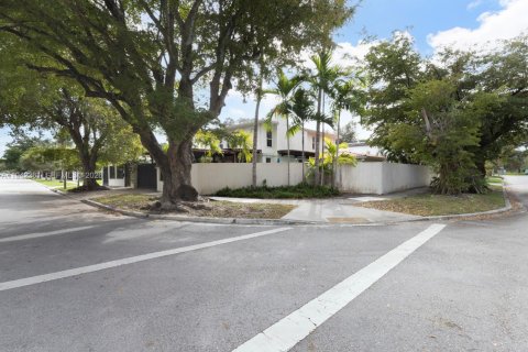 Villa ou maison à vendre à Miami, Floride: 5 chambres, 374.67 m2 № 2004769 - photo 6