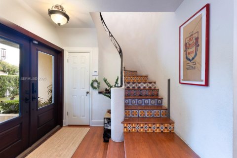 Villa ou maison à vendre à Miami, Floride: 5 chambres, 374.67 m2 № 2004769 - photo 2