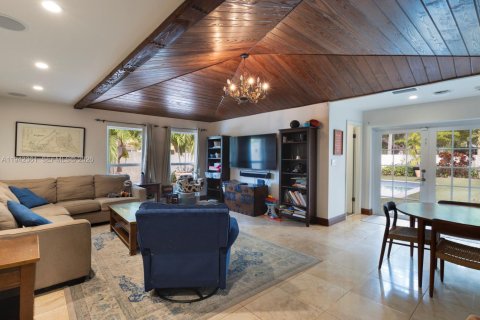 Villa ou maison à vendre à Miami, Floride: 5 chambres, 374.67 m2 № 2004769 - photo 18