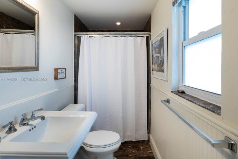 Villa ou maison à vendre à Miami, Floride: 5 chambres, 374.67 m2 № 2004769 - photo 25