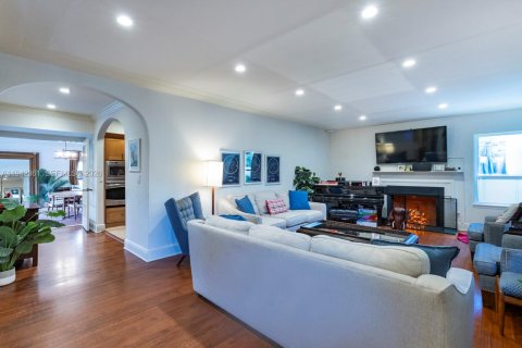 Villa ou maison à vendre à Miami, Floride: 5 chambres, 374.67 m2 № 2004769 - photo 3