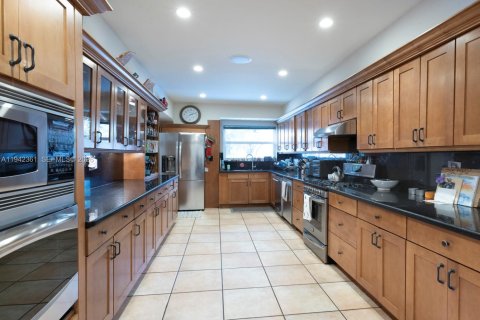 Villa ou maison à vendre à Miami, Floride: 5 chambres, 374.67 m2 № 2004769 - photo 14