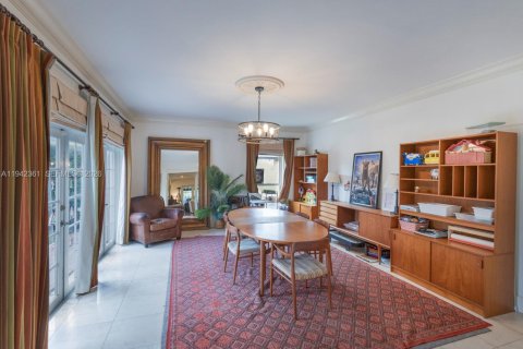 Villa ou maison à vendre à Miami, Floride: 5 chambres, 374.67 m2 № 2004769 - photo 17