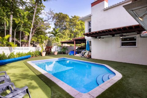 Villa ou maison à vendre à Miami, Floride: 5 chambres, 374.67 m2 № 2004769 - photo 5