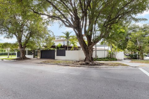 Villa ou maison à vendre à Miami, Floride: 5 chambres, 374.67 m2 № 2004769 - photo 7