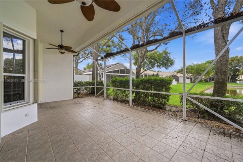 House in Boynton Beach, Florida 3 bedrooms, 220.83 sq.m. № 2057452 - photo 27
